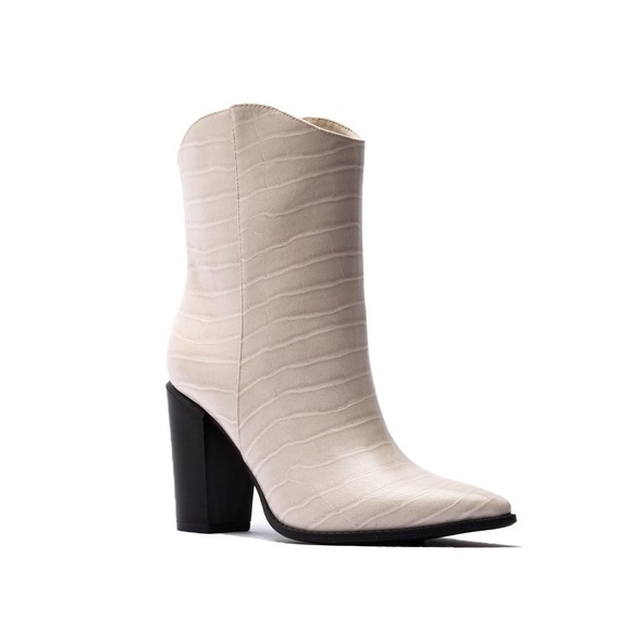 Off White Vegan Leather Western Boots - Picture 5 of 8